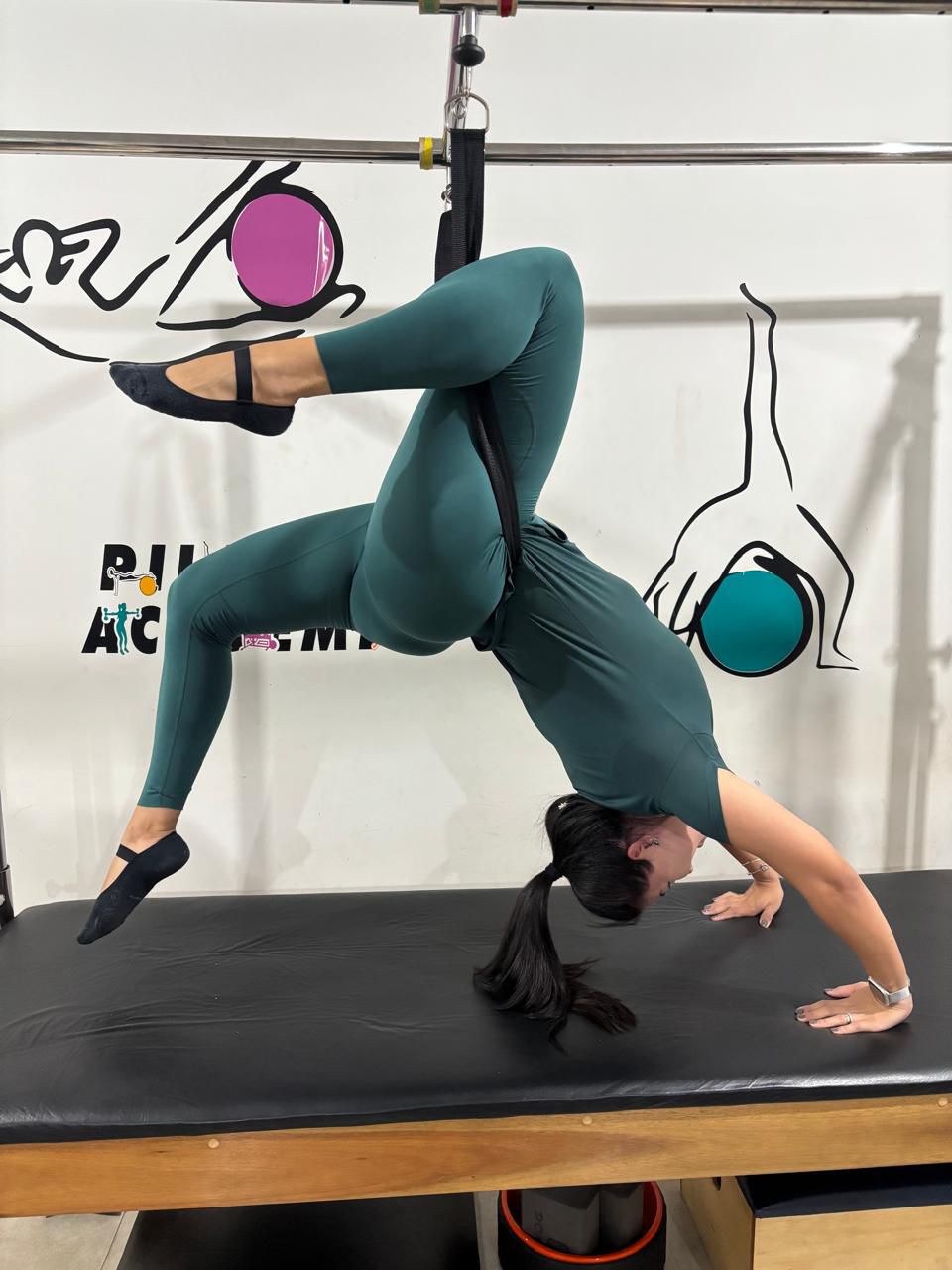 Aluna praticando pilates clínico na Clínica Reabilitar Ourinhos
